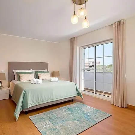 Fresh & Breezy Hotel 4*
